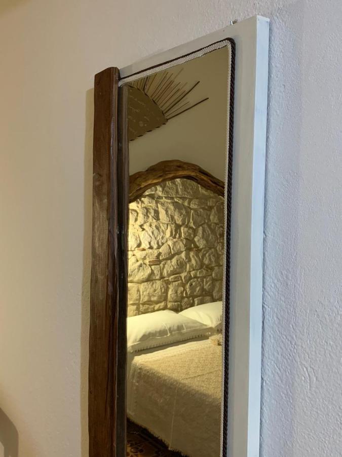 Steddueoro Panzió Baunei Szoba fotó