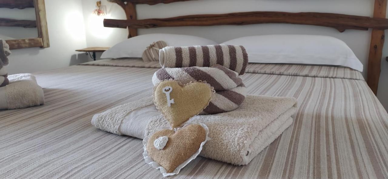 Steddueoro Panzió Baunei Szoba fotó
